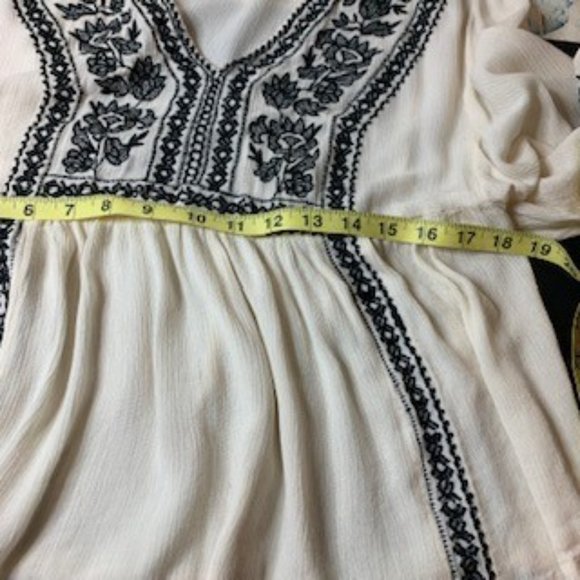 Venus Boho Style Womens Lrg Blouse white with delicate blue embroidery Details - Picture 6 of 9
